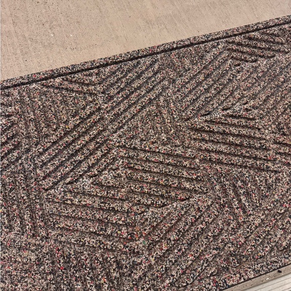 Black and White Geometric Pattern Rug - Picture 3 of 4